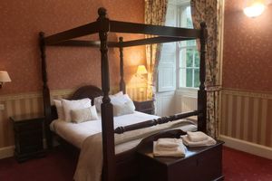 Four poster bed